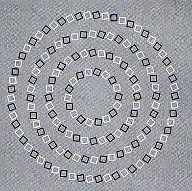 Crossing Circles Optical Illusion