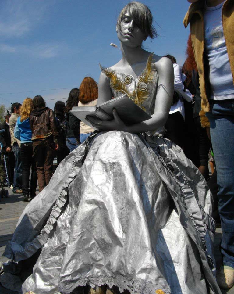 Living Statue Madam Living Statue Madam