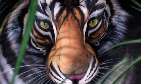 Body Paint Tiger Optical Illusion - Craig Tracy 1