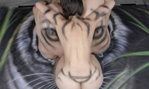 Bodypaint Tiger Optical Illusion by Craig Tracy 2