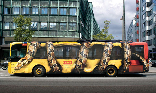 snake-bus-optical-illusion