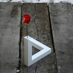 Impossible-Triangle-Vase-1