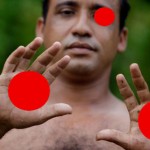 5 red balls optical illusion