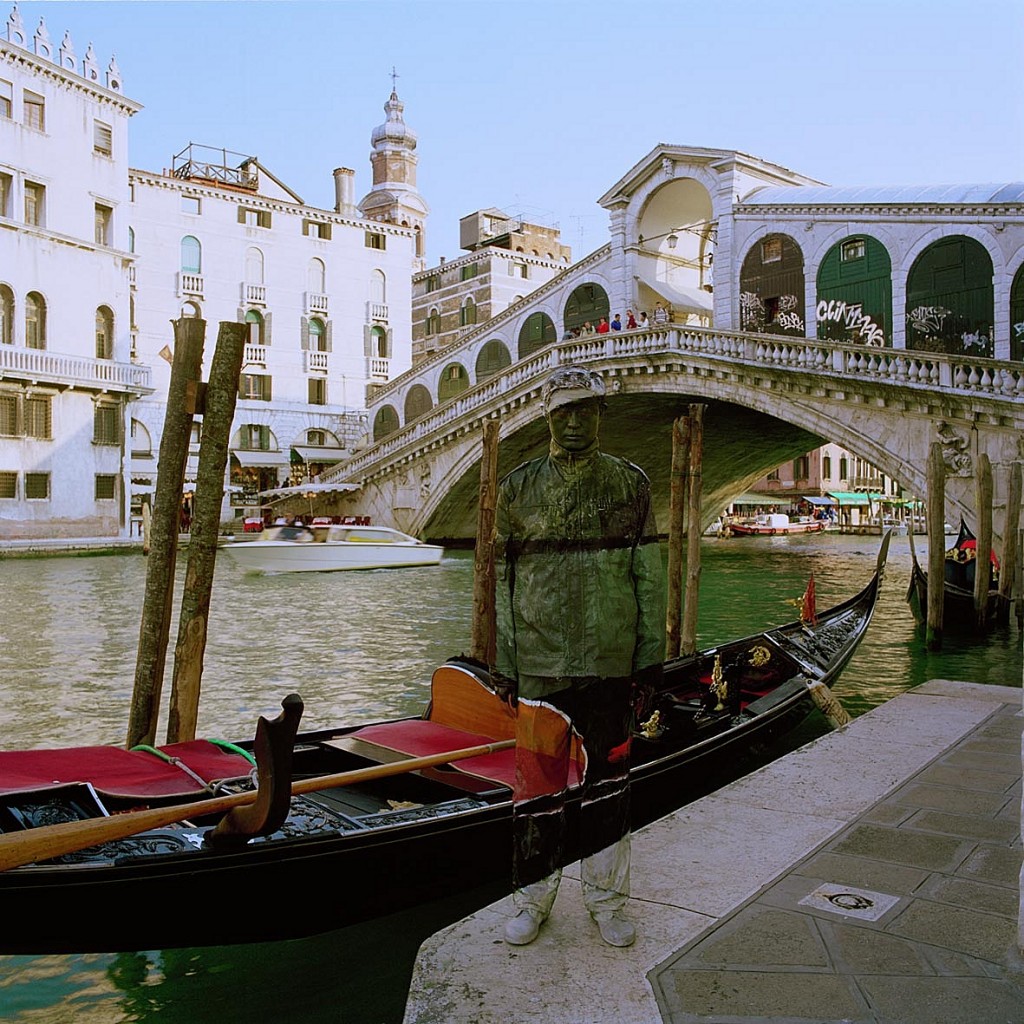Liu_Bolin_Ponte_di_Rialto_120x120cm_photo_2010 Liu_Bolin_Ponte_di_Rialto_120x120cm_photo_2010