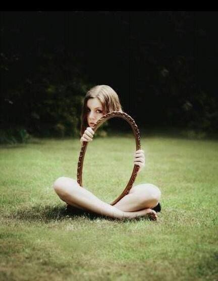 girl mirror illusion