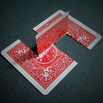 playing card optical illusion