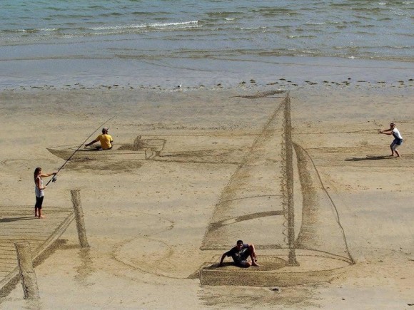 Drawings in the Sand Optical Illusion