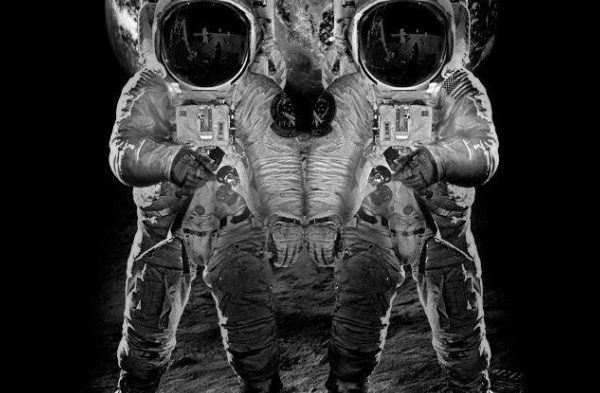 Astronaut Skull Optical Illusion img