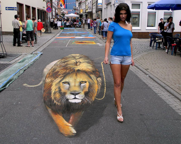 A Woman and Her Pet Lion Optical Illusion