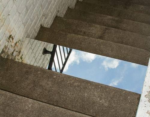 Stairway to Heaven Optical Illusion img