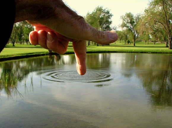 giant finger optical illusion