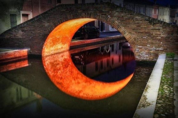 Orange moon illusion