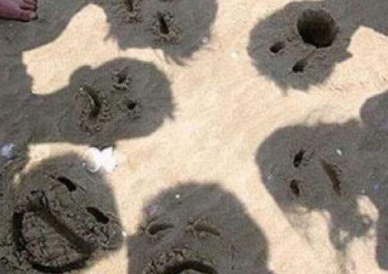 Funky Sand Faces Illusion img