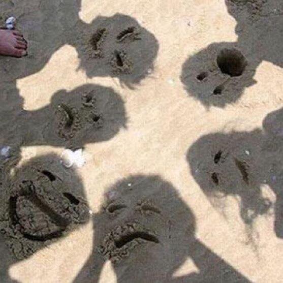 funky sand faces illusion