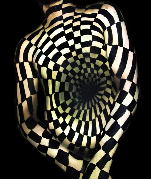 illusion-Body-Painting-Natalie-Fletcher