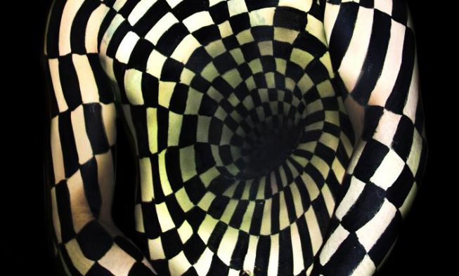 Hole in the Back Body Paint Illusion img