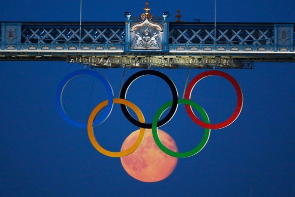moon and olympic rings optical illusion