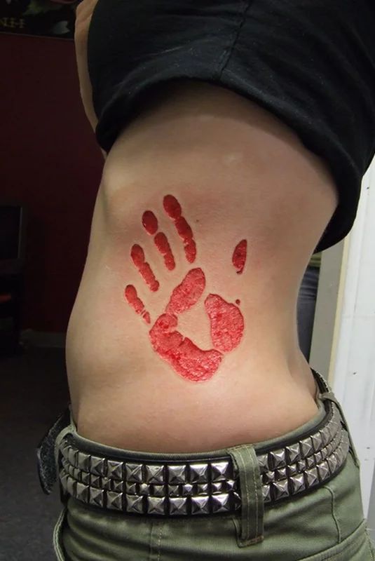 hand-print scarification